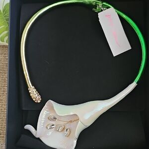Bnwt Betsey Johnson Calla Lily Necklace